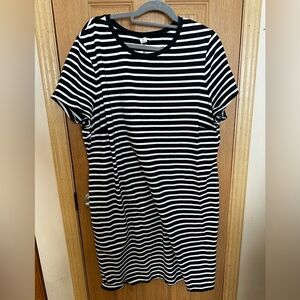 Women’s Old Navy Black and White Striped Midi Dress Sz XXL